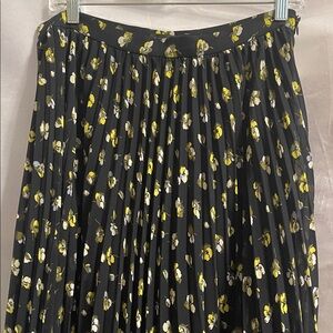 NWT Pleated Skirt Black w/Yellow Cream & Blue Flowers
